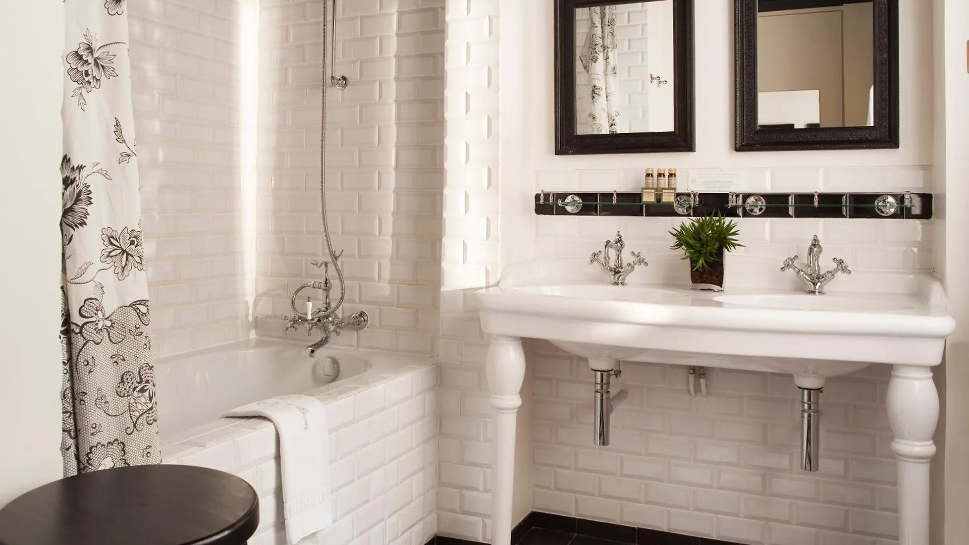 Sainte-beuve Hotel 4*